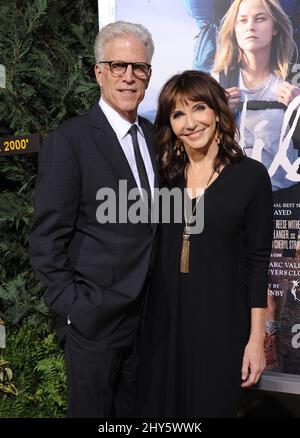 Ted Danson et Mary Steenburgen arrivent pour la première Wild à l'Academy of Motion Pictures, Los Angeles. Banque D'Images