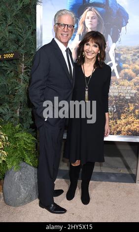 Ted Danson et Mary Steenburgen arrivent pour la première Wild à l'Academy of Motion Pictures, Los Angeles. Banque D'Images