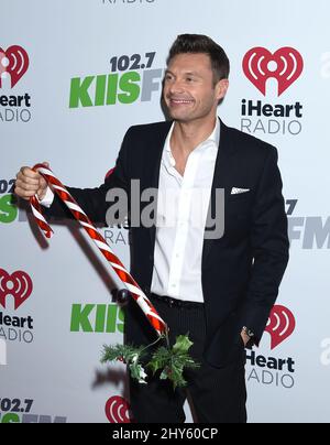 Ryan Seacrest arrive pour le concert Jingle ball de KIIS FM qui a eu lieu au Staples Center, à Los Angeles. Banque D'Images