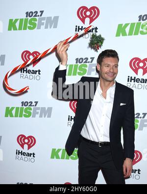 Ryan Seacrest arrive pour le concert Jingle ball de KIIS FM qui a eu lieu au Staples Center, à Los Angeles. Banque D'Images