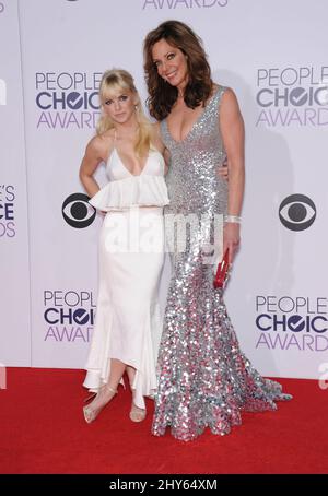 Anna Faris et Allison Janney arrivent au People's Choice Awards au Nokia Theatre le mercredi 7 janvier 2015, à Los Angeles. Banque D'Images