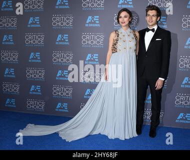 Keira Knightley et James Righton ont assisté aux prix du choix des critiques annuels 20th qui ont eu lieu au Palladium à Los Angeles, aux États-Unis. Banque D'Images