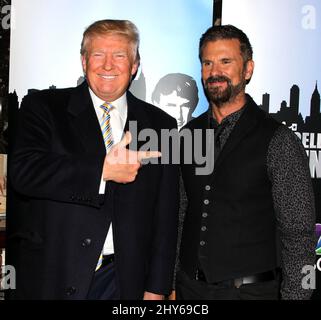 Donald Trump et Lorenzo Lamas arrivent pour l'événement de tapis rouge de l'apprenti célébrité qui a eu lieu à Trump Towers, New York. Banque D'Images