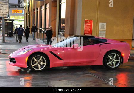 Panneau d'affichage Queen Angelyne conduite autour d'Hollywood dans sa toute nouvelle Corvette rose, 30 janvier 2015 Hollywood, ca. Banque D'Images