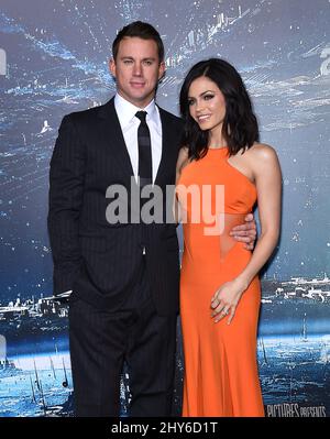 Channing Tatum et Jenna Dewan-Tatum participant à la première « Jupiter Ascending » à Los Angeles Banque D'Images