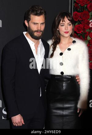 Jamie Dornan et Dakota Johnson assistent à la première de Fifty Shades of Grey à New York. Banque D'Images