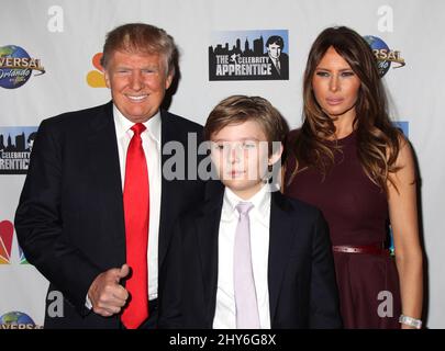 Donald Trump, son fils Barron Trump et Melania Trump participant au Live final Post Show de la « célébrité apprenti » qui s'est tenu à la Trump Tower à New York, aux États-Unis. Banque D'Images