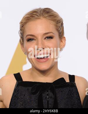 Sienna Miller dans la salle de presse des Academy Awards 87th Banque D'Images