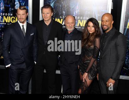 Joel Kinnaman, Liam Neeson, Ed Harris, Genesis Rodriguez et COM participant à la première de 'Run All Night' à New York. Banque D'Images