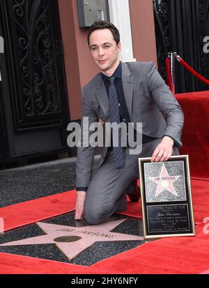 Jim Parsons assiste à la cérémonie des étoiles du Jim Parson Hollywood Walk of Fame Banque D'Images