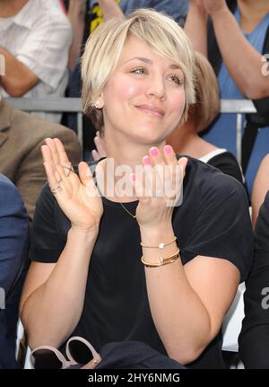 Kaley Cuoco en tant que Jim Parsons honoré avec Une étoile sur le Hollywood Walk of Fame Banque D'Images