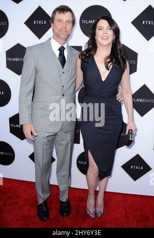 Peter Krause, Lauren Graham assister aux prix des TERRAINS de télévision 2015 - arrivées au théâtre Saban à Los Angeles, États-Unis. Banque D'Images