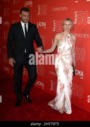 Liev Schreiber et Naomi Watts assistent au Gala anniversaire 50th de LACMA à Los Angeles, en Californie. Banque D'Images