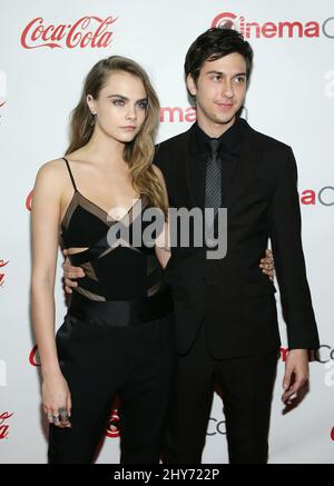 Cara Delevingne, NAT Wolff, participant aux CinemaCon Big Screen Achievement Awards 2015, au Colisée du Caesars Palace de Las Vegas, États-Unis. Banque D'Images