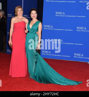 Connie Britton & Sophia Bush assiste au dîner 2015 de la White House Corintimés Association qui s'est tenu à l'hôtel Hilton. Banque D'Images