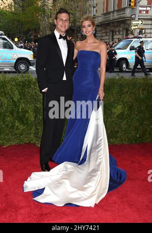 Ivanka Trump et Jared Kushner participant au Metropolitan Museum of Art met Gala, à New York, aux États-Unis. Banque D'Images
