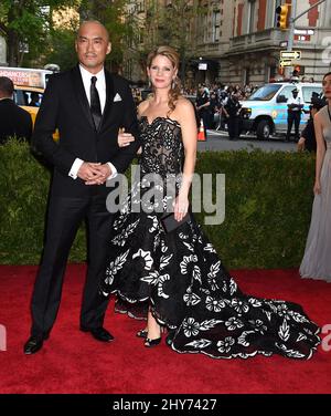 Ken Watanabe, Kelli O'Hara participant au Metropolitan Museum of Art met Gala, à New York, aux États-Unis. Banque D'Images