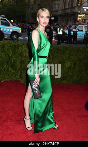 Emma Roberts participant au Metropolitan Museum of Art met Gala, à New York, Etats-Unis. Banque D'Images