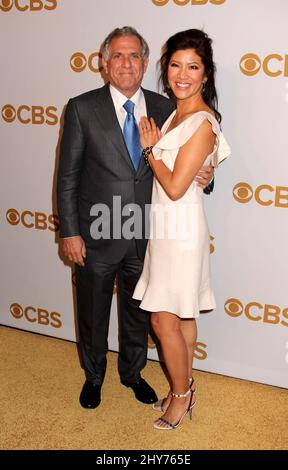 Leslie Moonves et Julie Chen assistent à la programmation du réseau CBS 2015 à la tente du Lincoln Centre le mercredi 13 mai 2015, à New York. Banque D'Images