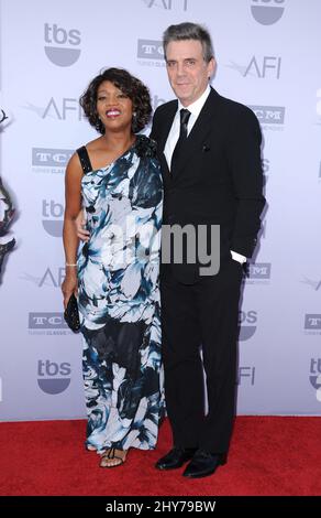 Alfre Woodard, Roderick Spencer participant au Gala du prix de la réussite de la vie de l'AFI en hommage à Steve Martin Banque D'Images