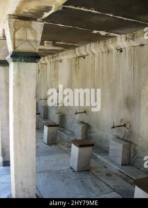 Belle photo de fontaines d'ablution à Sainte-Sophie, Istanbul, Turquie Banque D'Images