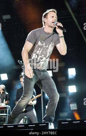 Dierks Bentley se produit en direct sur scène lors du premier jour du festival de Country Music Awards 2015 Banque D'Images