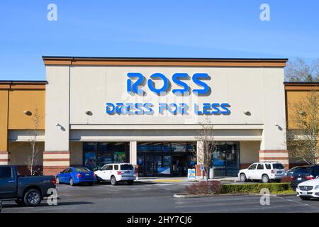 Redmond, WA, Etats-Unis - Marcch 13, 2022; façade du magasin Ross Dress for less deparmennt à Redmond WA Banque D'Images