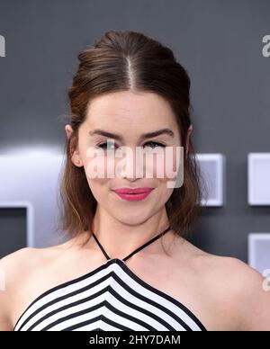 Emilia Clarke participe à la première de Terminator Genisys au Dolby Theatre de Los Angeles, aux États-Unis. Banque D'Images