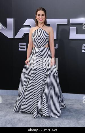 Emilia Clarke participe à la première de Terminator Genisys au Dolby Theatre de Los Angeles, aux États-Unis. Banque D'Images