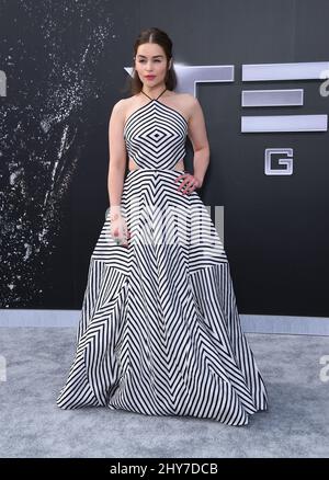 Emilia Clarke participe à la première de Terminator Genisys au Dolby Theatre de Los Angeles, aux États-Unis. Banque D'Images