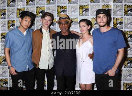 11 juillet 2015 San Diego, ca. Ki Hong Lee, Thomas Brodie-Sangster, Giancarlo Esposito, Rosa Salazar et Dylan O'Brien 20th Century Fox présentent les acteurs de « Maze Runner: The Scorch Trial » au Comic-con 2015 tenu à l'hôtel Bayfront Hilton Banque D'Images