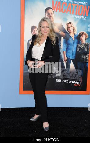 Beverly d'Angelo arrive pour la première de vacances qui a lieu au Regency Village Theatre, Westwood, Los Angeles. Banque D'Images