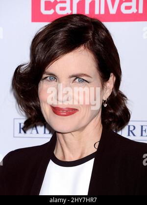 Elizabeth McGovern assistant à la photo de l'abbaye de Downton lors des TCA de l'été 2015 qui se sont tenus à l'hôtel Beverly Hilton de Los Angeles, Californie. Banque D'Images