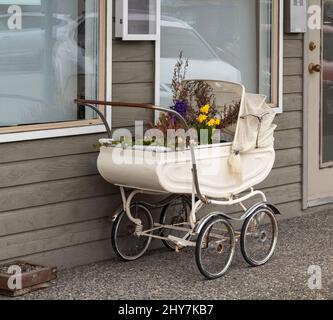 B b b b b b vintage. Poussette de b b d cor e de fleurs