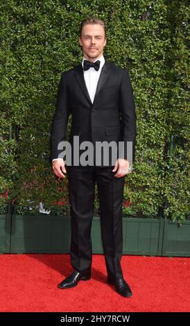 Derek Hough assiste aux Creative Arts Emmy Awards 2015 qui se tiennent au Microsoft Theatre de Los Angeles, aux États-Unis. Banque D'Images