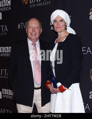 Julian Fellowes et Emma Joy Kitchener-Fellowes arrivent au salon de thé TV 2015 de BAFTA à Los Angeles Banque D'Images