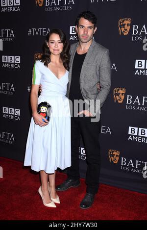 Tatiana Maslany et Tom Cullen arrivant à la BAFTA TV Tea Party 2015 de Los Angeles Banque D'Images