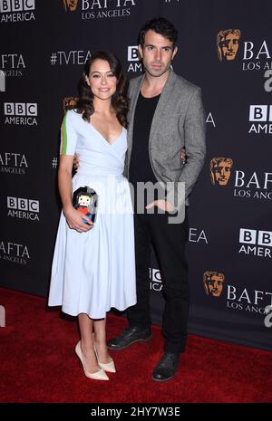 Tatiana Maslany et Tom Cullen arrivant à la BAFTA TV Tea Party 2015 de Los Angeles Banque D'Images