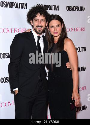 Katie Lowes et Adam Shapiro participent à la fête d'anniversaire 50th de Cosmopolitan qui s'est tenue au Ysabel. Banque D'Images