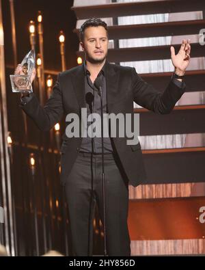Luke Bryan se présente lors des Country Music Association Awards 49th qui se tiennent au Bridgestone Arena de Nashville, aux États-Unis. Banque D'Images