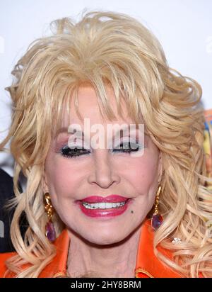 Dolly Parton participe à la projection de l'équipe et de la troupe « Coat of Many Colours » de Dolly Parton au théâtre égyptien Banque D'Images