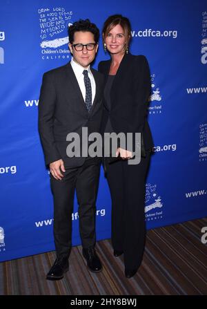 JJ Abrams & Katie McGrath participant aux Prix annuels « Beat the Odds » 25th du Fonds de défense des enfants de Californie, au Regent Beverly Wilshire. Banque D'Images
