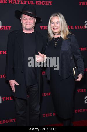 Micky Dolenz et Donna Quinter participant à la première mondiale du hateful Eight, à Los Angeles, en Californie. Banque D'Images