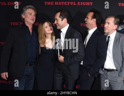 Kurt Russell, Jennifer Jason Leigh, Demian Bichir, Walton Goggins et Tim Roth assistent à la première mondiale du hateful huit, à Los Angeles, en Californie. Banque D'Images