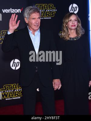 Harrison Ford et Calista Flockhart assister à la première Star Wars: The Force Eveists Banque D'Images