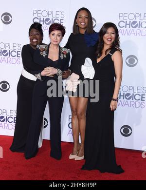 Sheryl Underwood, Julie Chen, Sharon Osbourne, Aisha Tyler participant aux People's Choice Awards 2016, qui ont eu lieu au Microsoft Theatre L.A. En direct Banque D'Images