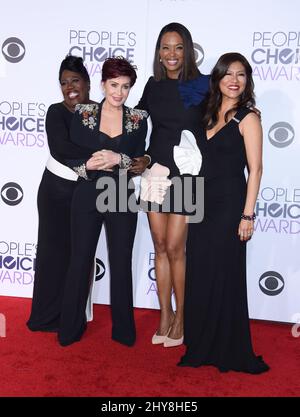 Sheryl Underwood, Julie Chen, Sharon Osbourne, Aisha Tyler participant aux People's Choice Awards 2016, qui ont eu lieu au Microsoft Theatre L.A. En direct Banque D'Images