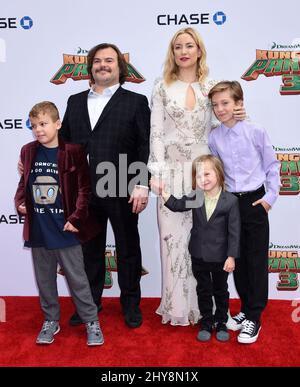 16 janvier 2016 Hollywood, ca. Jack Black et son Samuel, Kate Hudson et fils Ryder et Bingham Kung Fu Panda 3 première mondiale au TCL Chinese Theatre. Banque D'Images