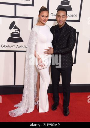 Chrissy Teigen, John Legend arrive aux Grammy Awards annuels 58th qui se tiennent au Staples Center de Los Angeles Banque D'Images