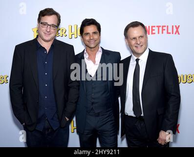 John Stamos, Dave Coulier et Bob Saget participant à la première Nextflix « The Fuller House » qui s'est tenue au Grove, Pacific Theaters, Los Angeles, CA, le 16 février, 2016. Banque D'Images